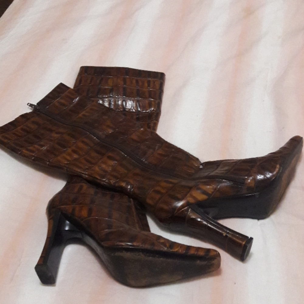 Women’s Brown Croc-Embossed Mid-Calf Heeled Boots